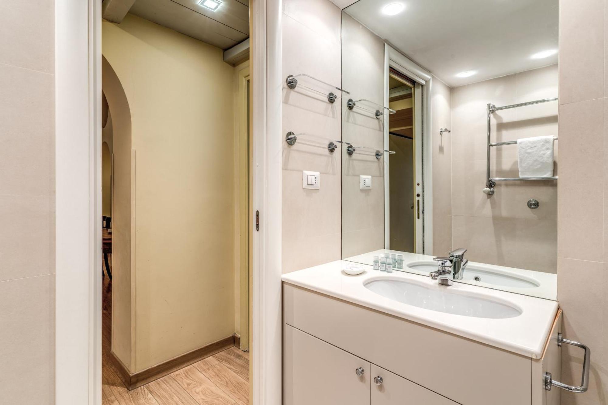 Exquisite Domus By Piazza Navona Apartment *